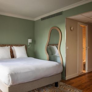 Connecting Rooms